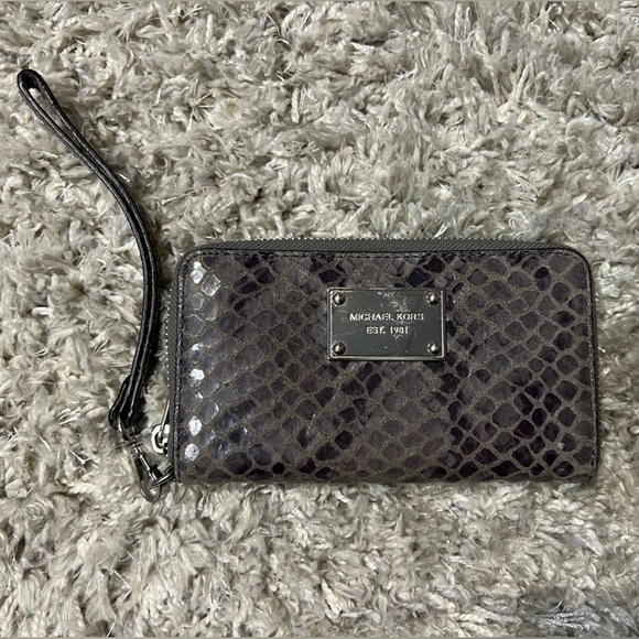 Michael Kors Wristlet - Picture 1 of 9